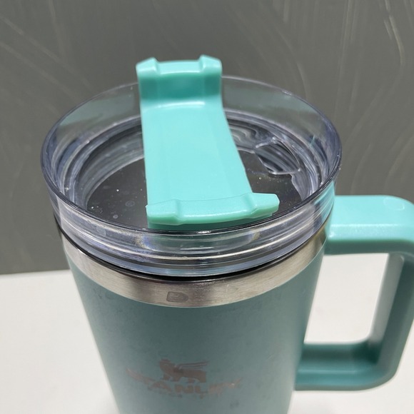 Stanley Quencher H2.0  FlowState Stainless Steel Vacuum Insulated Tumbler - Picture 4 of 6